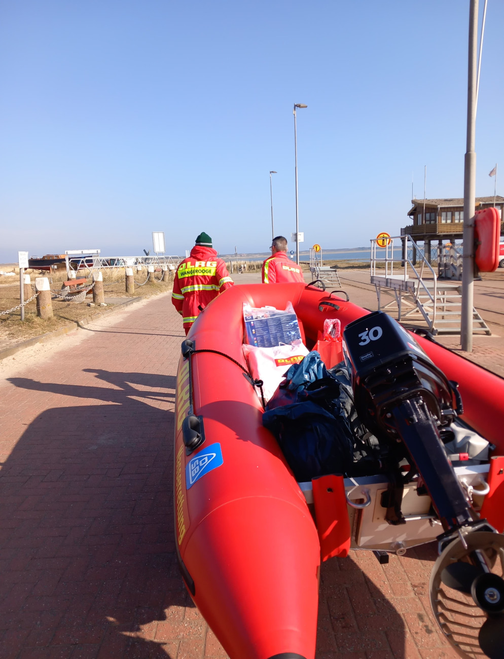 28032025 Hafen Wangerooge, die Vorsitzenden ziehen das Boot